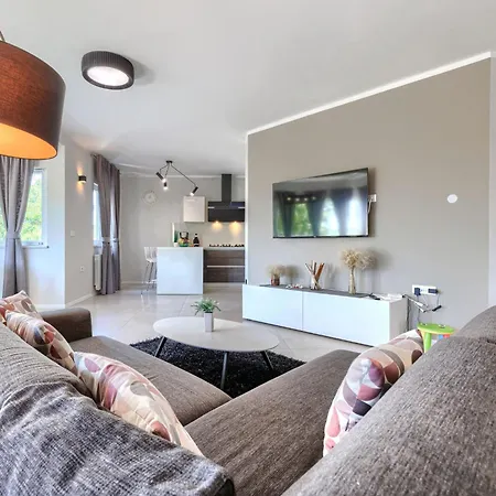 Apartment Nina By Interhome Hreljici