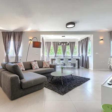 Apartment Nina By Interhome Hreljici
